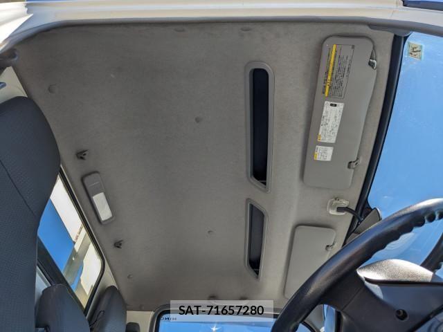 Hino DUTRO 2015-07 8626558-21
