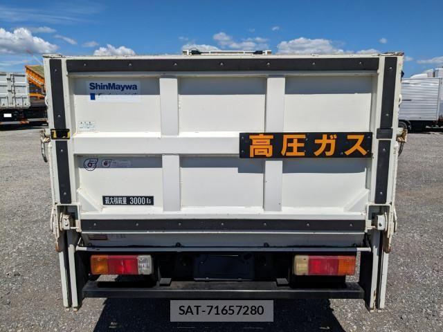 Hino DUTRO 2015-07 8626558-4