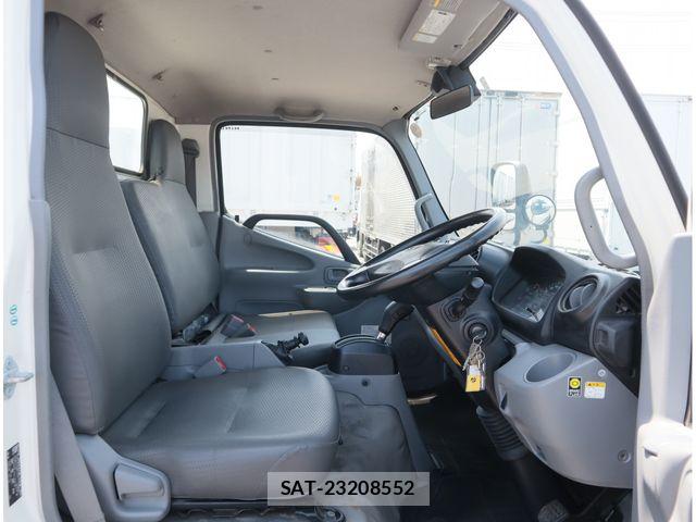 Hino DUTRO 2018-01 8626555-21