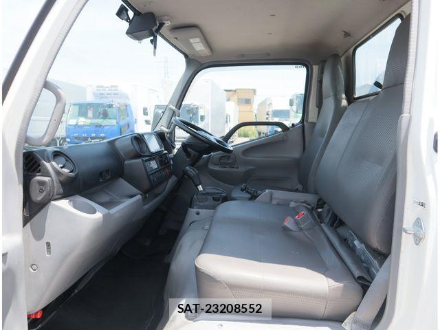 Hino DUTRO 2018-01 8626555-26
