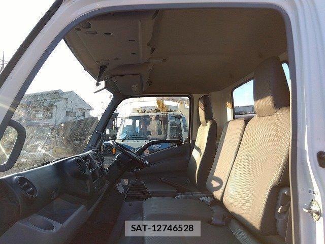 Hino DUTRO 2013-05 8626557-15