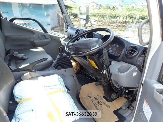Hino DUTRO 2013-12 8626563-11