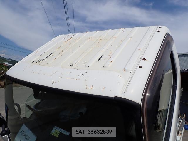 Hino DUTRO 2013-12 8626563-24