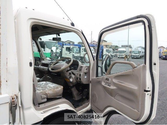 Hino DUTRO 2011-01 8626560-10