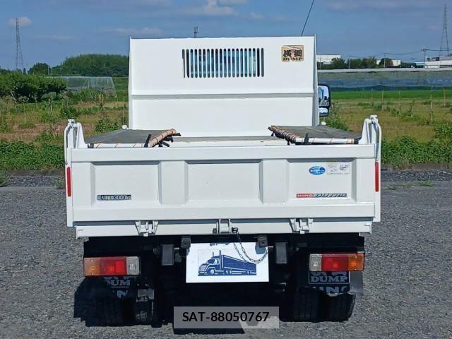 Hino DUTRO 2023-04 8626544-13