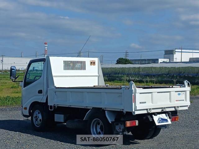Hino DUTRO 2023-04 8626544-15