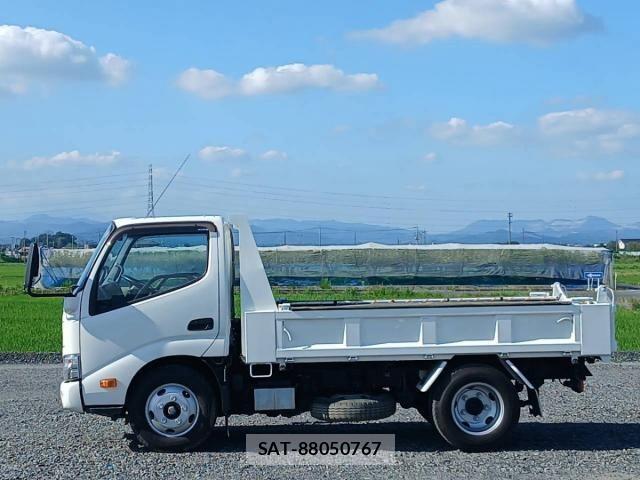 Hino DUTRO 2023-04 8626544-16