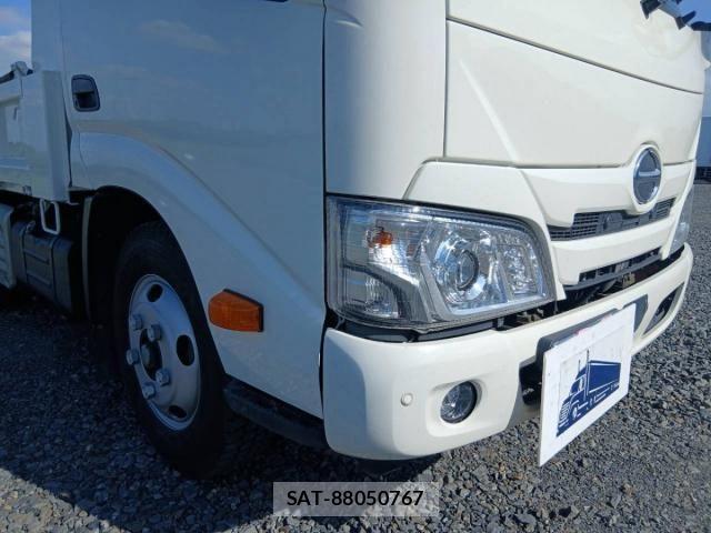 Hino DUTRO 2023-04 8626544-18
