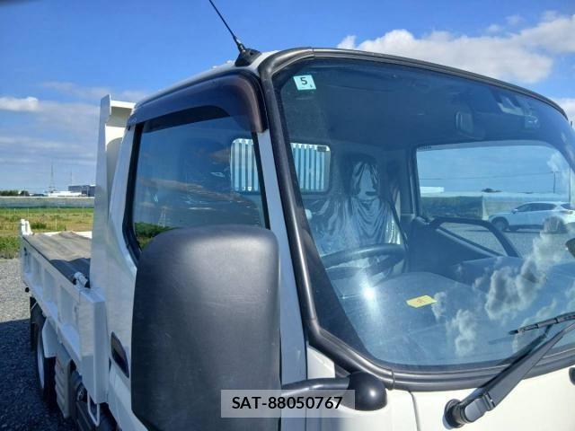 Hino DUTRO 2023-04 8626544-21