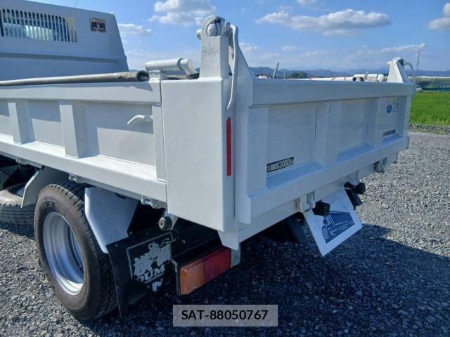 Hino DUTRO 2023-04 8626544-28