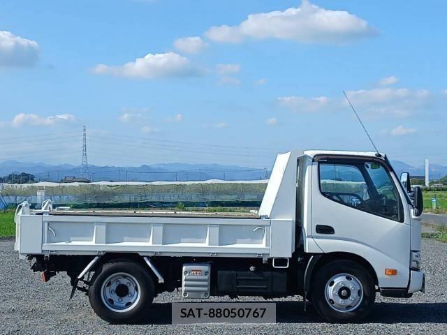 Hino DUTRO 2023-04 8626544-8