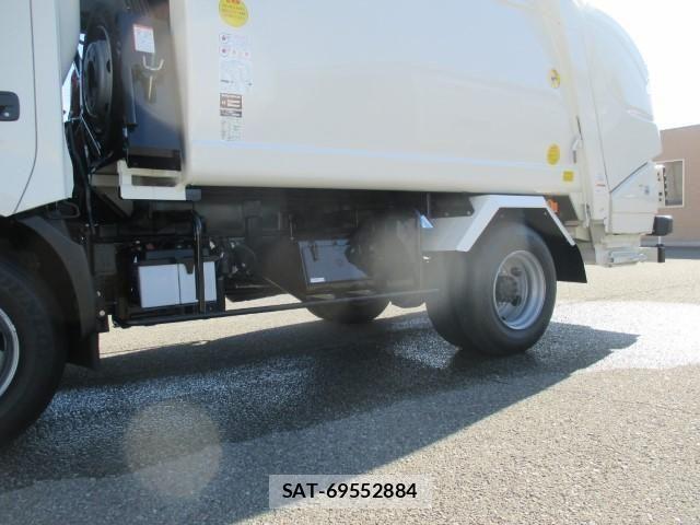 Hino DUTRO 2025-10 8626538-17