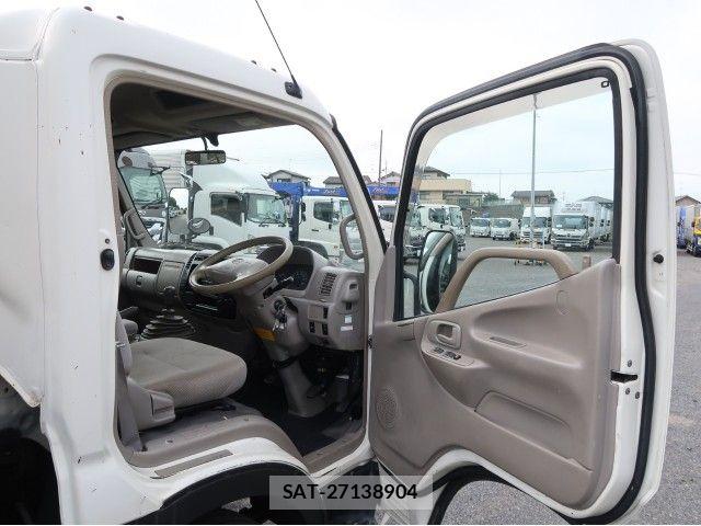 Hino DUTRO 2010-11 8626561-9