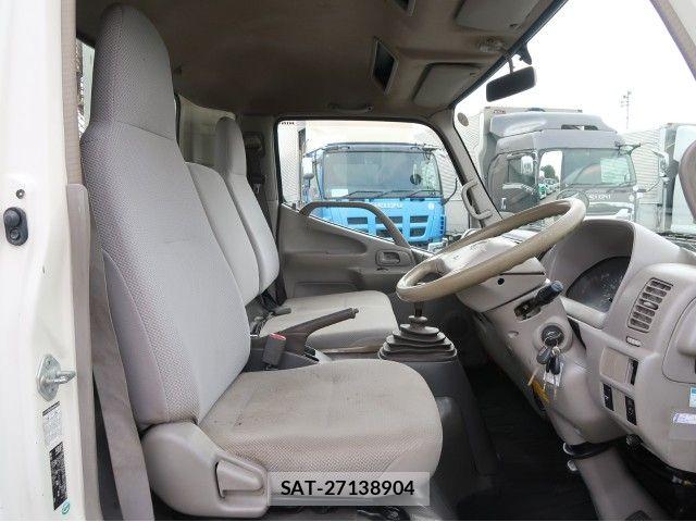 Hino DUTRO 2010-11 8626561-10