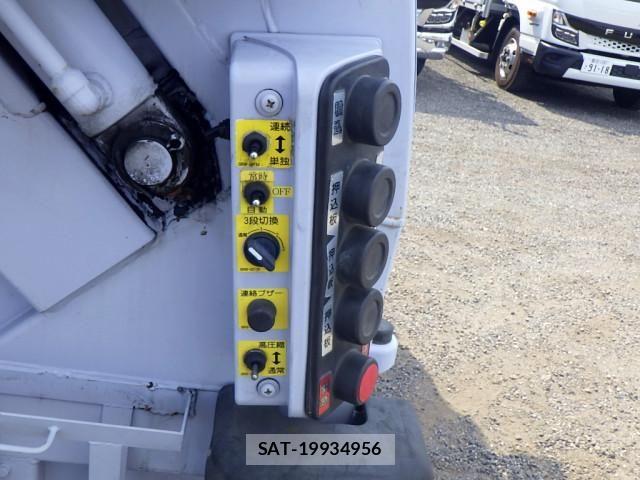 Hino DUTRO 2020-03 8626540-11