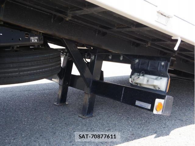 Hino DUTRO 2023-09 8626539-11