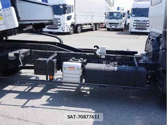 Hino DUTRO 2023-09 8626539-13