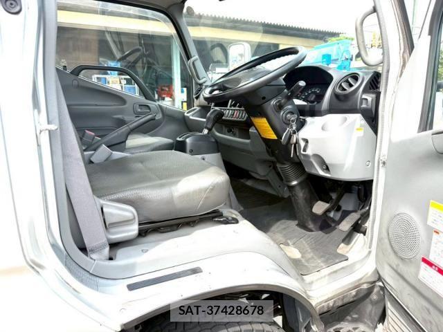 Hino DUTRO 2015-04 8658831-5