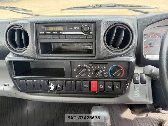 Hino DUTRO 2015-04 8658831-8