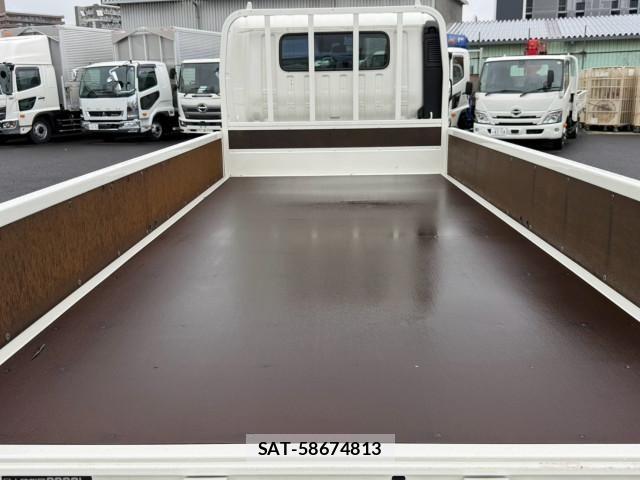 Hino DUTRO 2025-12 8658829-9