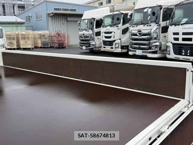 Hino DUTRO 2025-12 8658829-11