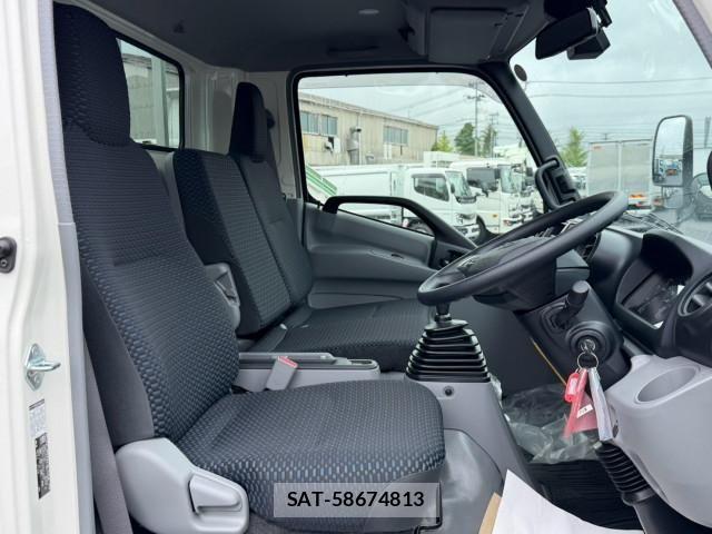 Hino DUTRO 2025-12 8658829-25