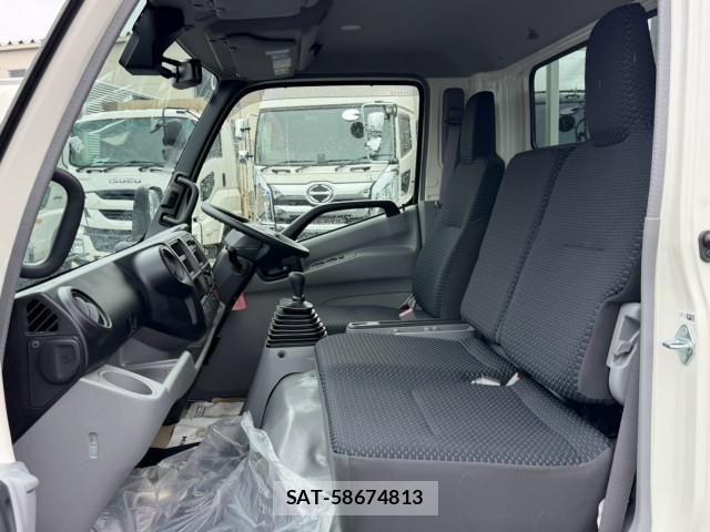 Hino DUTRO 2025-12 8658829-26
