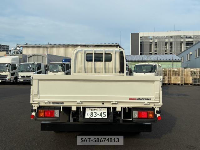 Hino DUTRO 2025-12 8658829-4