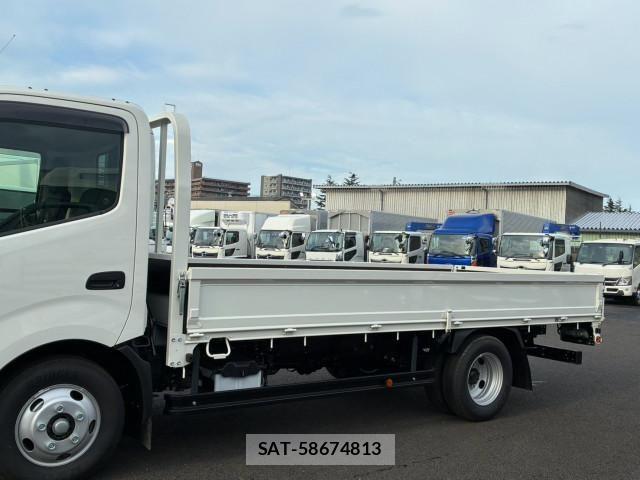 Hino DUTRO 2025-12 8658829-6