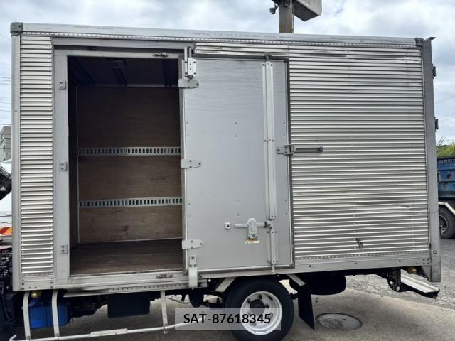 Hino DUTRO 2019-02 8666079-11