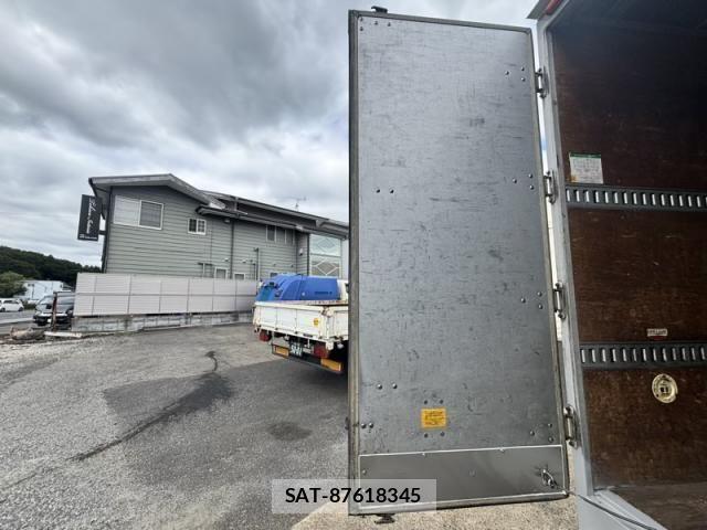 Hino DUTRO 2019-02 8666079-19