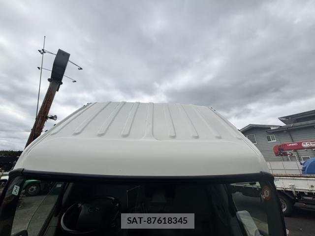 Hino DUTRO 2019-02 8666079-24