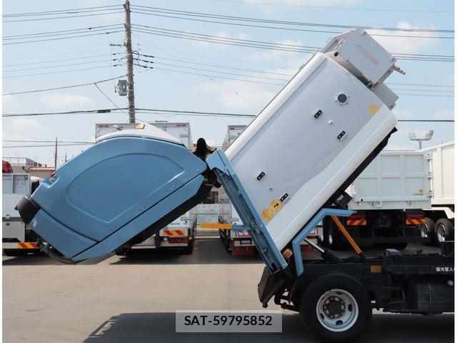 Hino DUTRO 2017-01 8658843-13