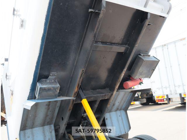 Hino DUTRO 2017-01 8658843-14