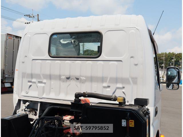 Hino DUTRO 2017-01 8658843-16