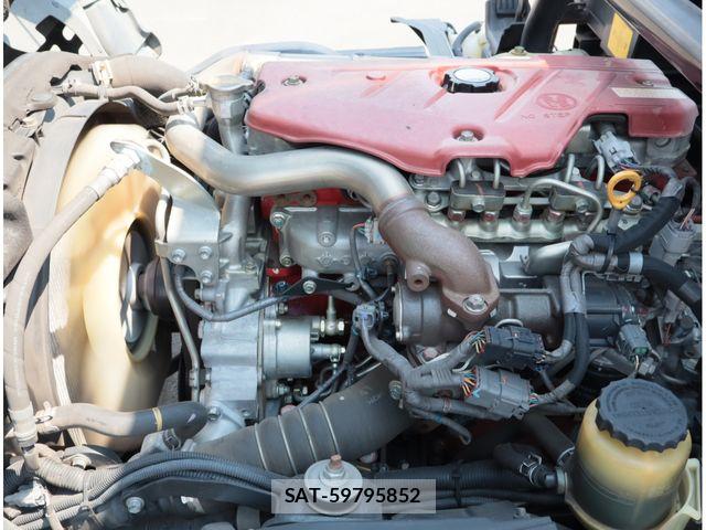 Hino DUTRO 2017-01 8658843-29