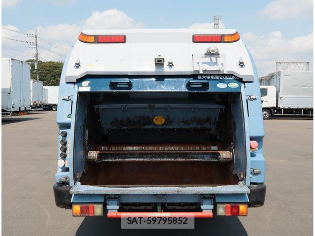 Hino DUTRO 2017-01 8658843-7