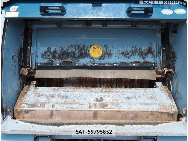 Hino DUTRO 2017-01 8658843-8