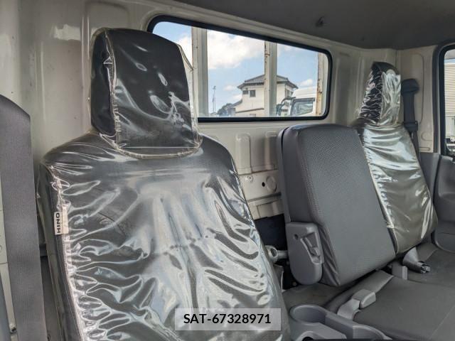 Hino DUTRO 2019-09 8658840-23