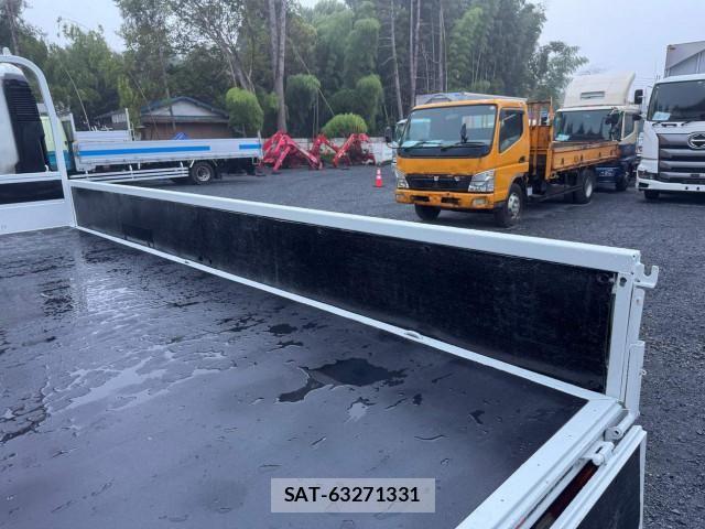 Hino DUTRO 2019-06 8658846-13