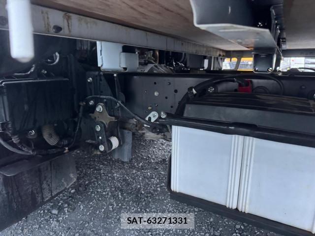 Hino DUTRO 2019-06 8658846-17