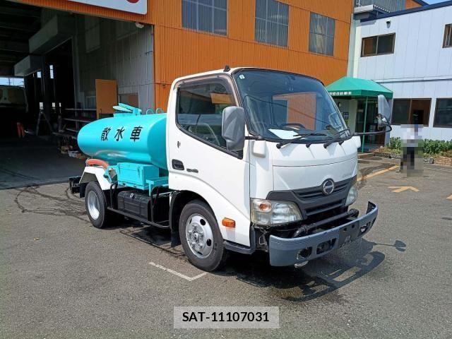 Hino DUTRO 2014-01 8658842-1