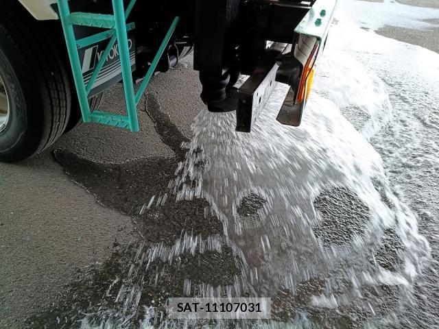 Hino DUTRO 2014-01 8658842-23
