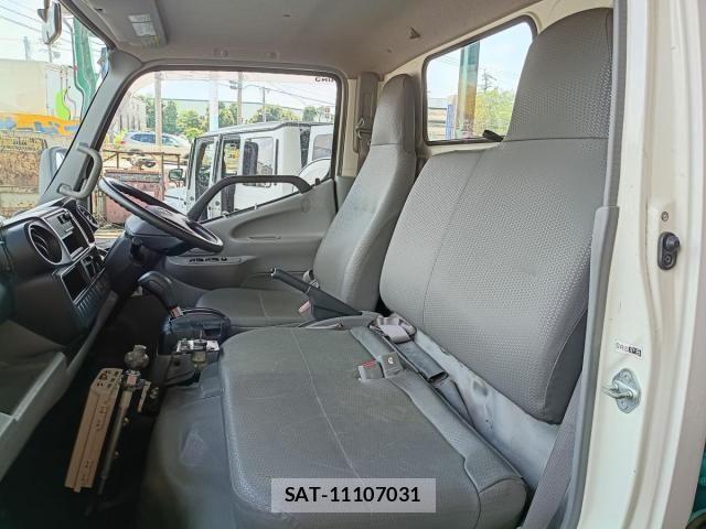 Hino DUTRO 2014-01 8658842-27