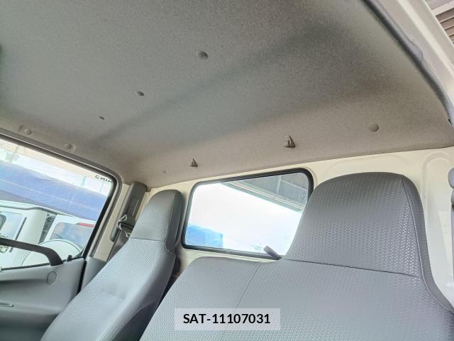 Hino DUTRO 2014-01 8658842-28