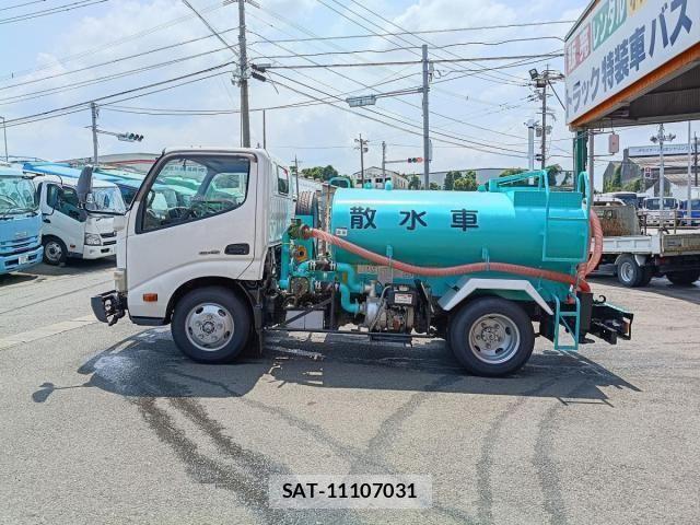 Hino DUTRO 2014-01 8658842-6