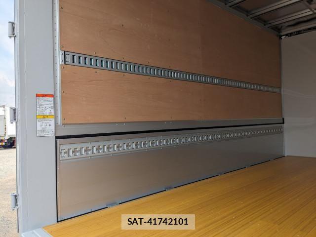 Hino DUTRO 2026-01 8658822-18