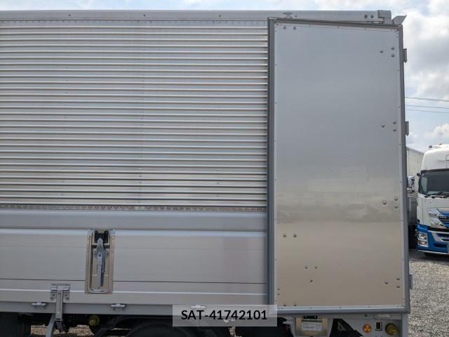 Hino DUTRO 2026-01 8658822-19