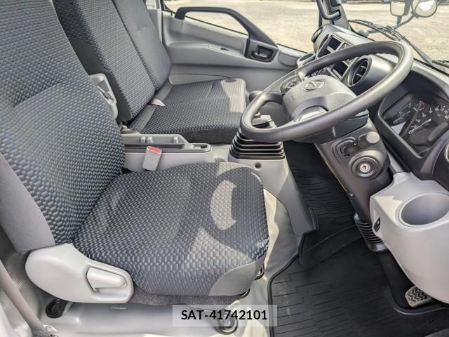 Hino DUTRO 2026-01 8658822-21