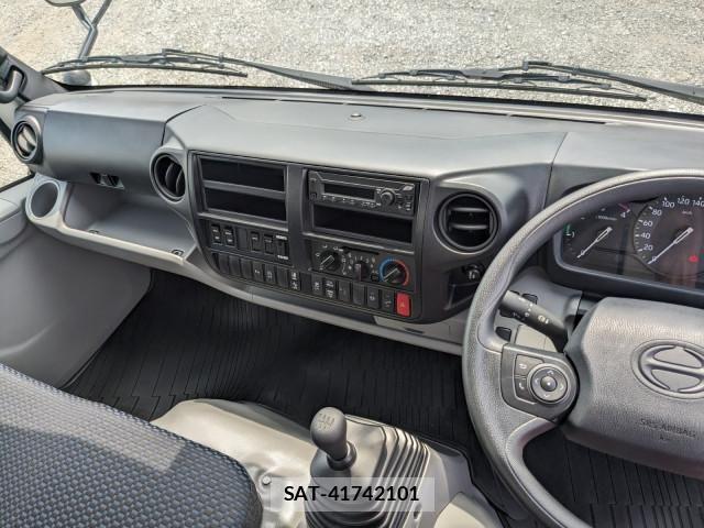 Hino DUTRO 2026-01 8658822-24